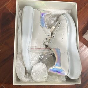 Alexander McQueen White/Shock Pink Larry Sneaker 39